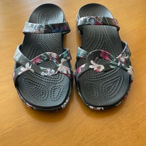 Floral print Crocs sandals